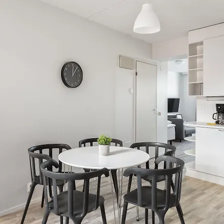 Hiisi Homes Soernaeinen アパート